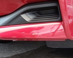 【鈑金塗装】日産リーフのバンパーを修理しました！のイメージ